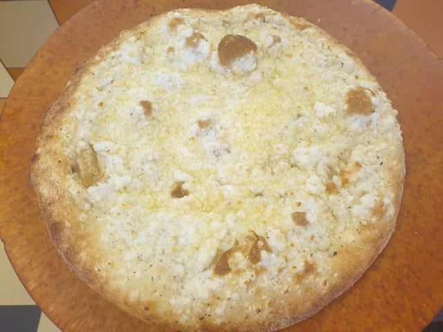 10" Vegan Cheese Pizza.