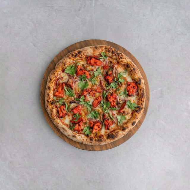 10" Tandoori Chicken Pizza.